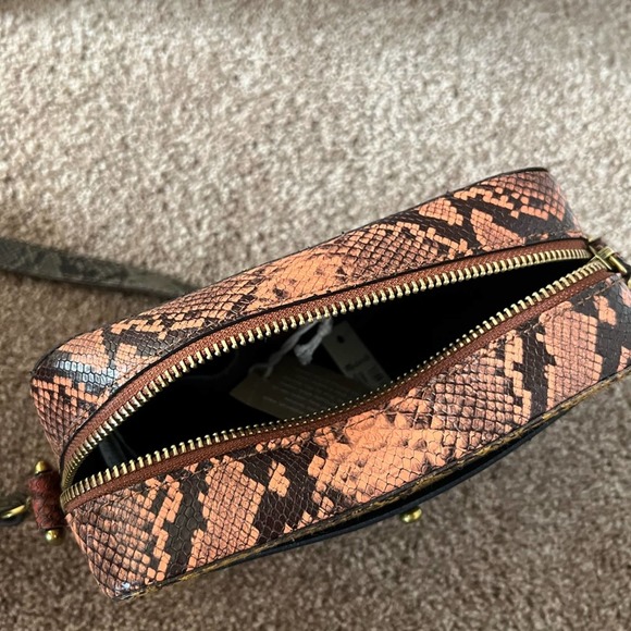 The Transport Camera Bag: Colorblock Snake Embossed Leather
MADEWELL - Picture 6 of 10